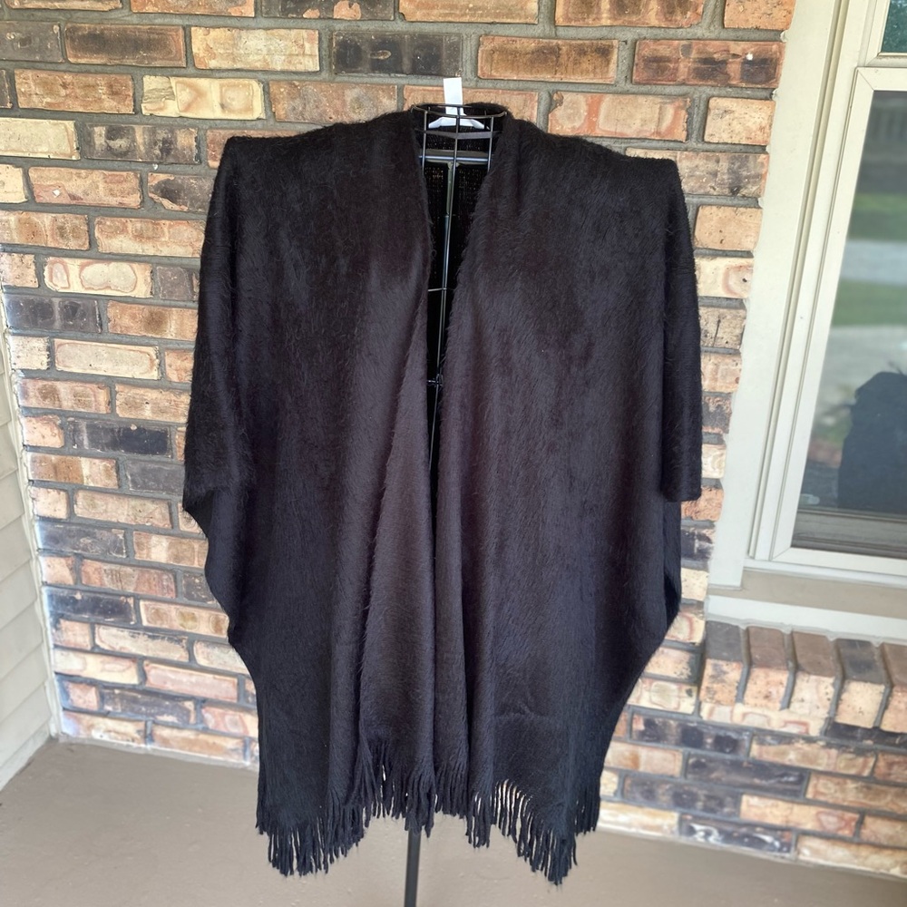 LC Lauren Conrad Fuzzy Black Shabby Shrug. very soft, excellent condition